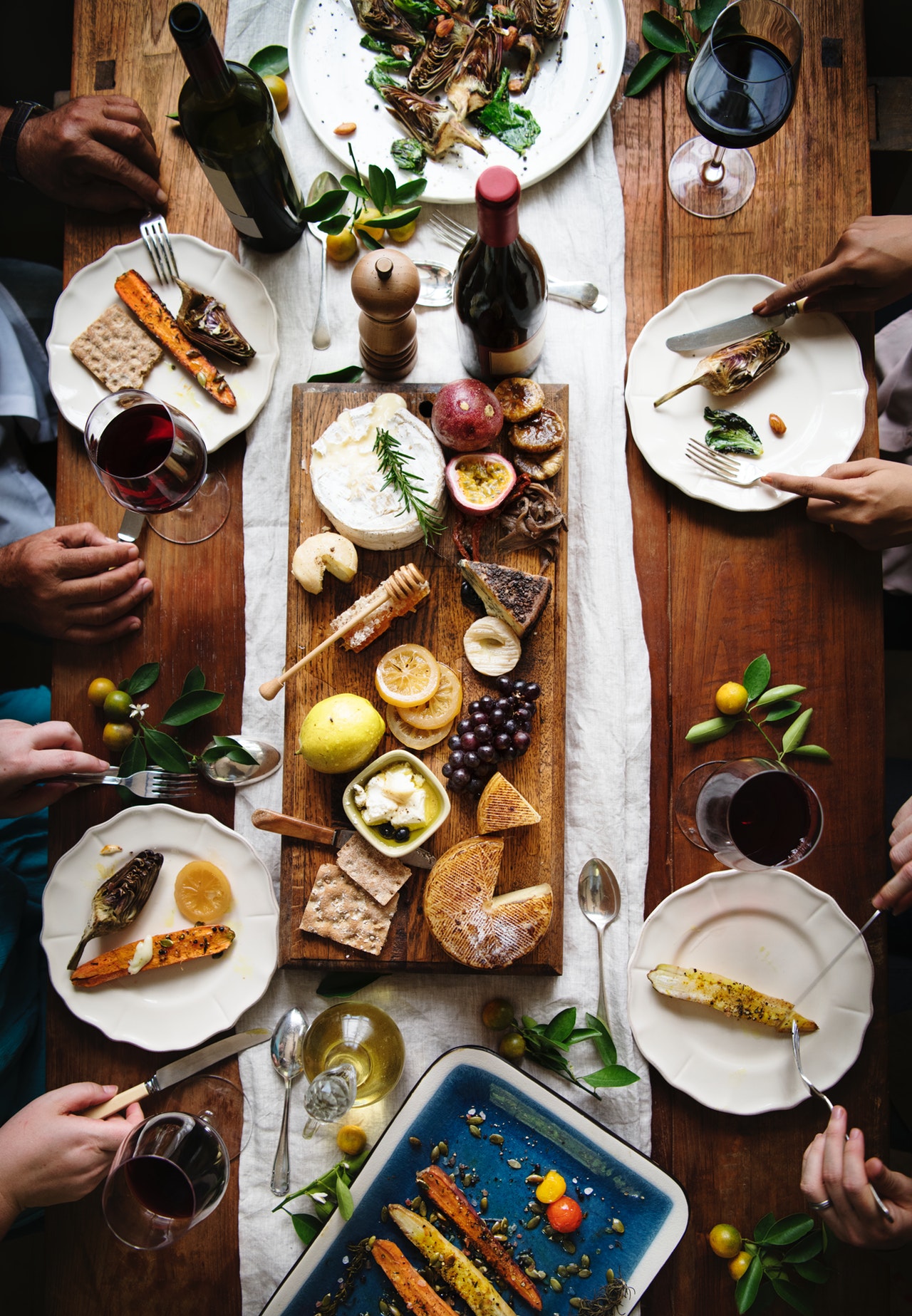 7 Steps To Hosting The Ultimate Dinner Party This Summer.
