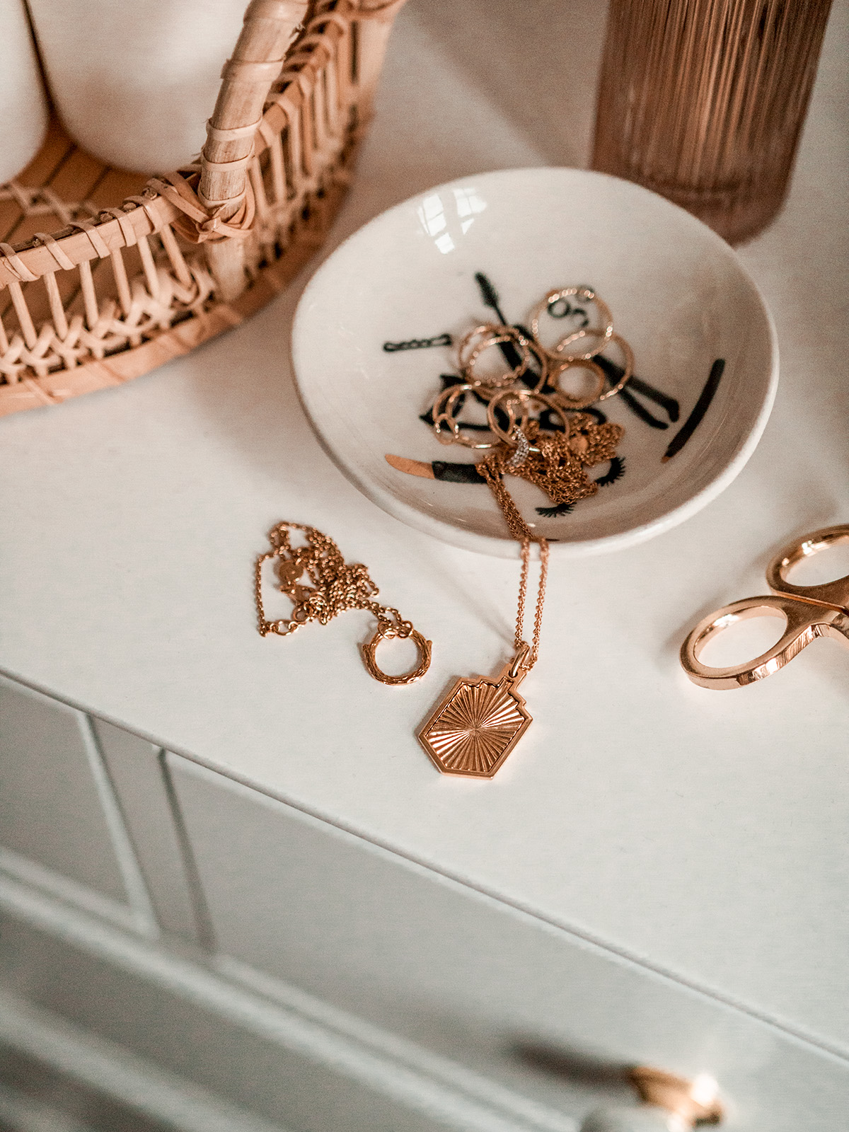 dainty jewellery favourites daisy rings necklaces gold pretty jewellery pieces