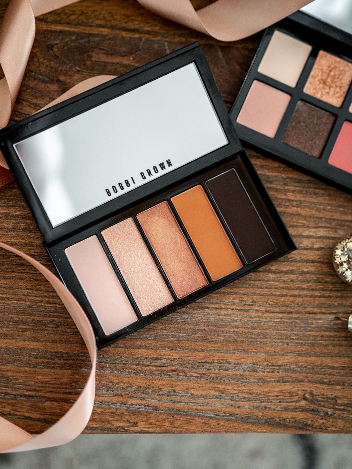 Bobbi Brown Christmas collection 2020 eyeshadow palette swatches review