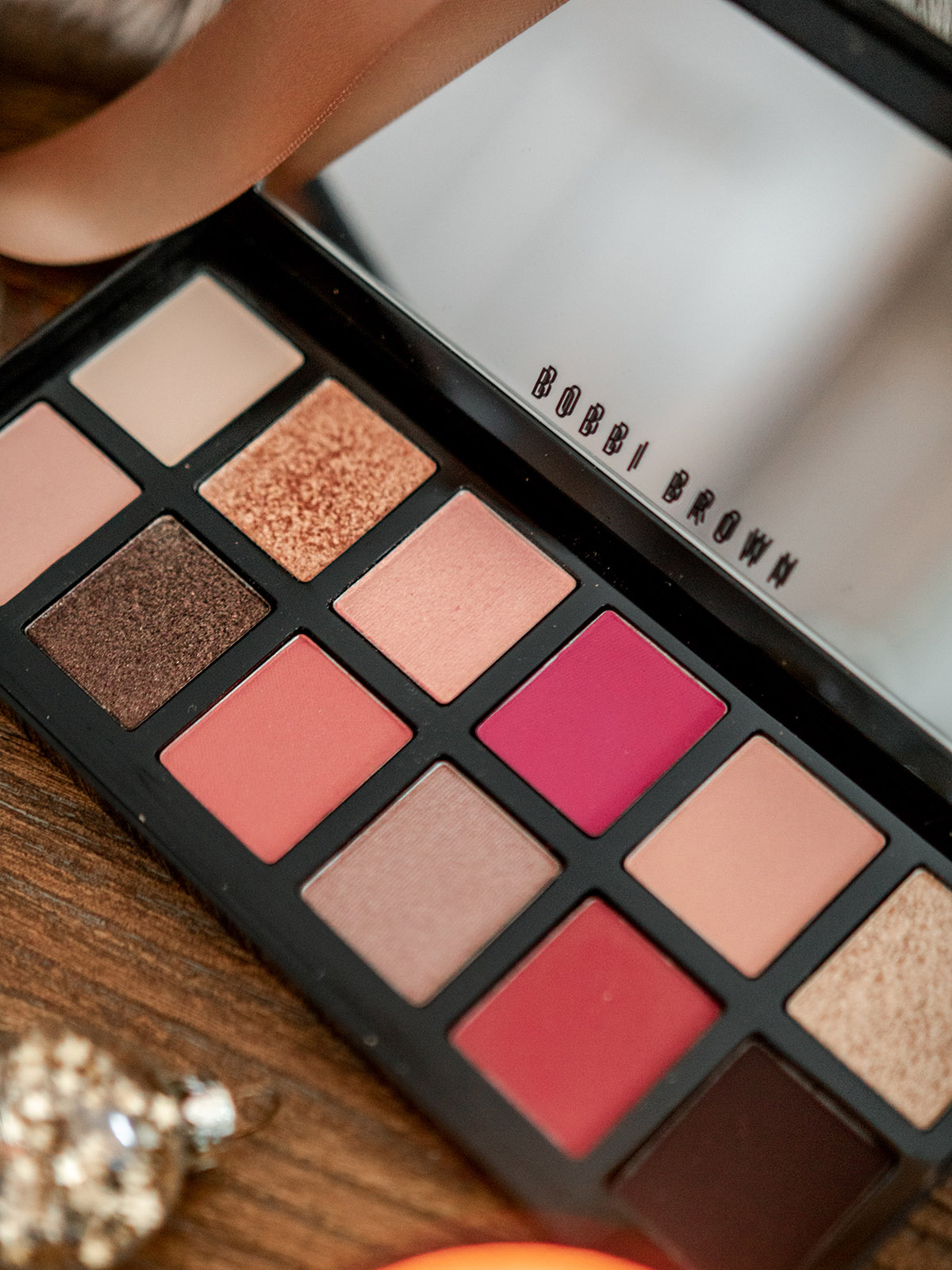 Bobbi Brown Christmas collection 2020 eyeshadow palette swatches review
