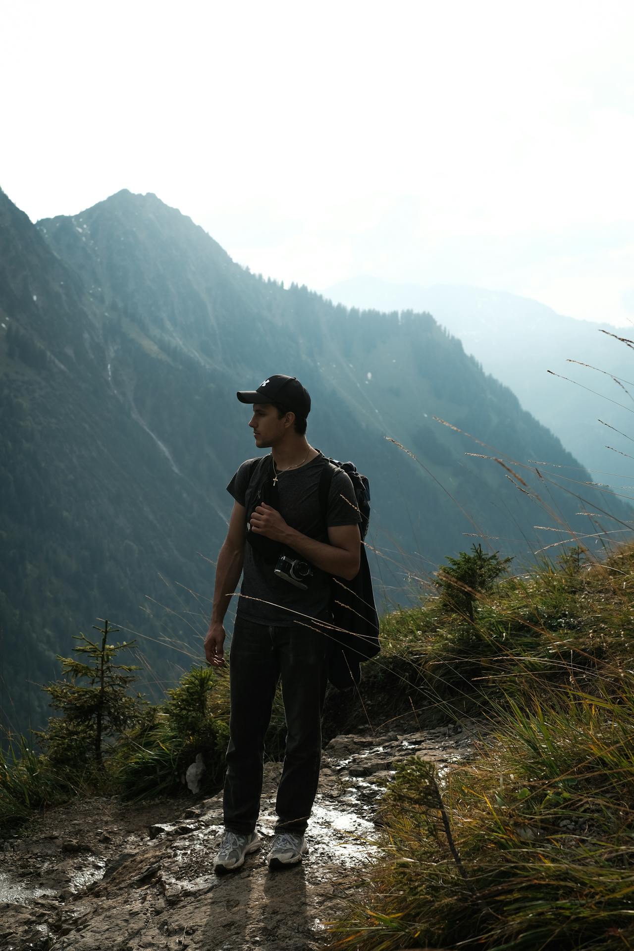 Fun Ways to Stay Entertained While Travelling Solo.