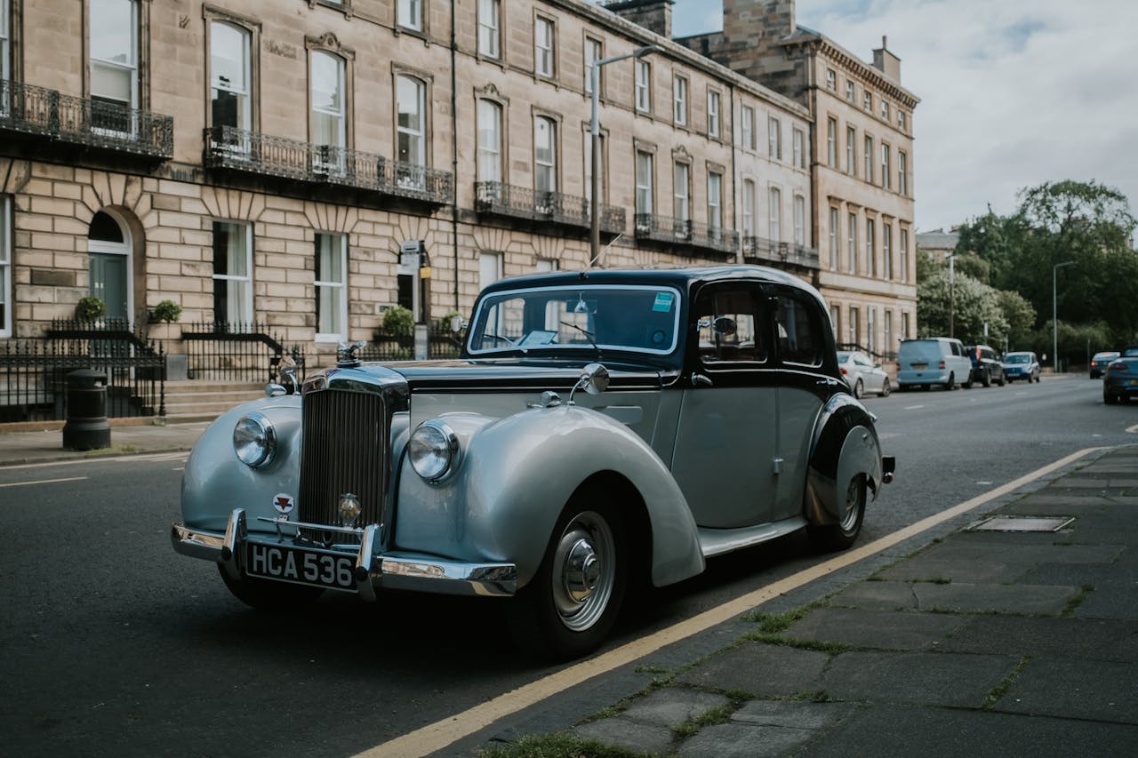 Rolls-Royce or Bentley? Choosing The Perfect Vintage Car For Your Wedding.