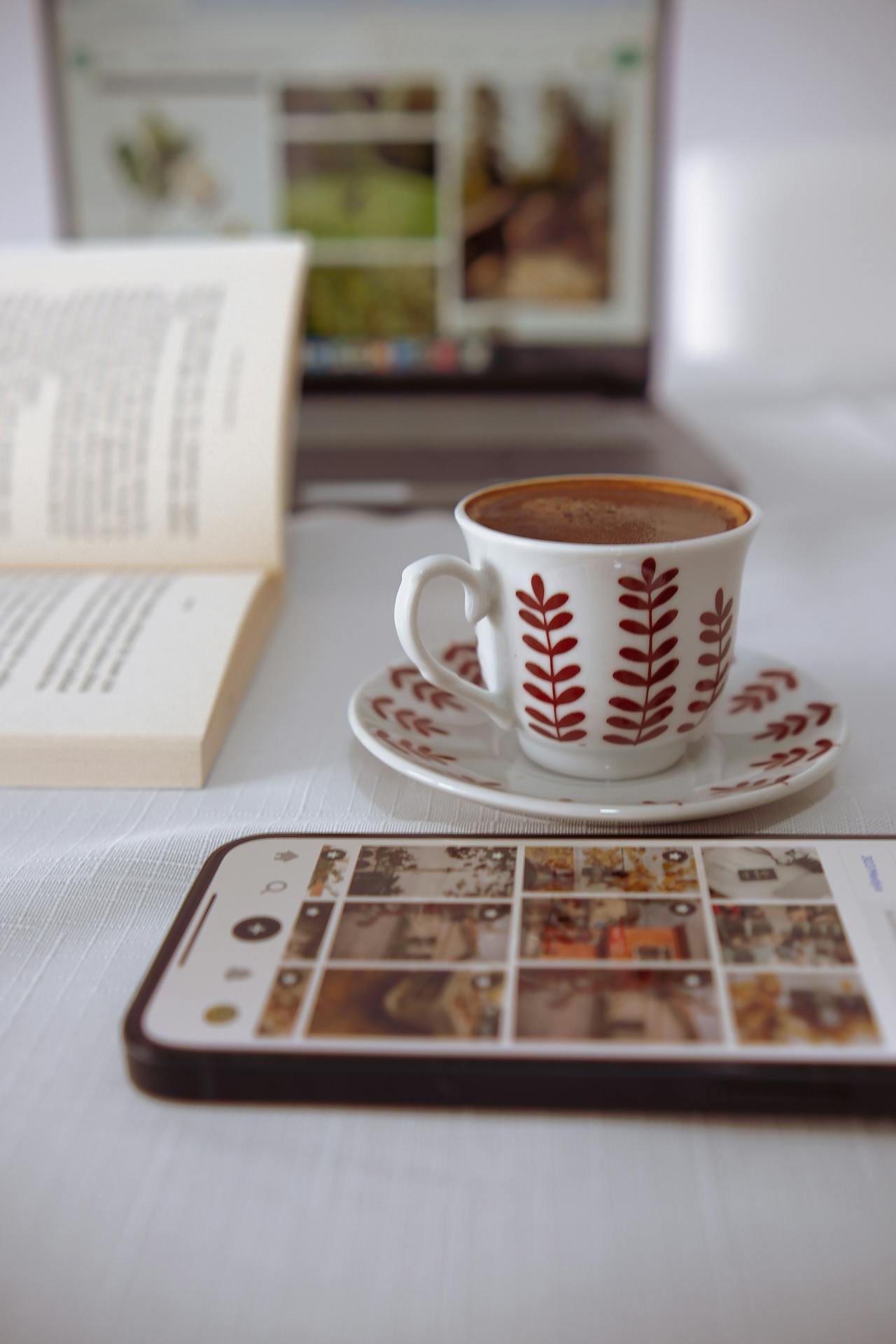 5 Digital Habits To Make Your Life Feel Less Chaotic.