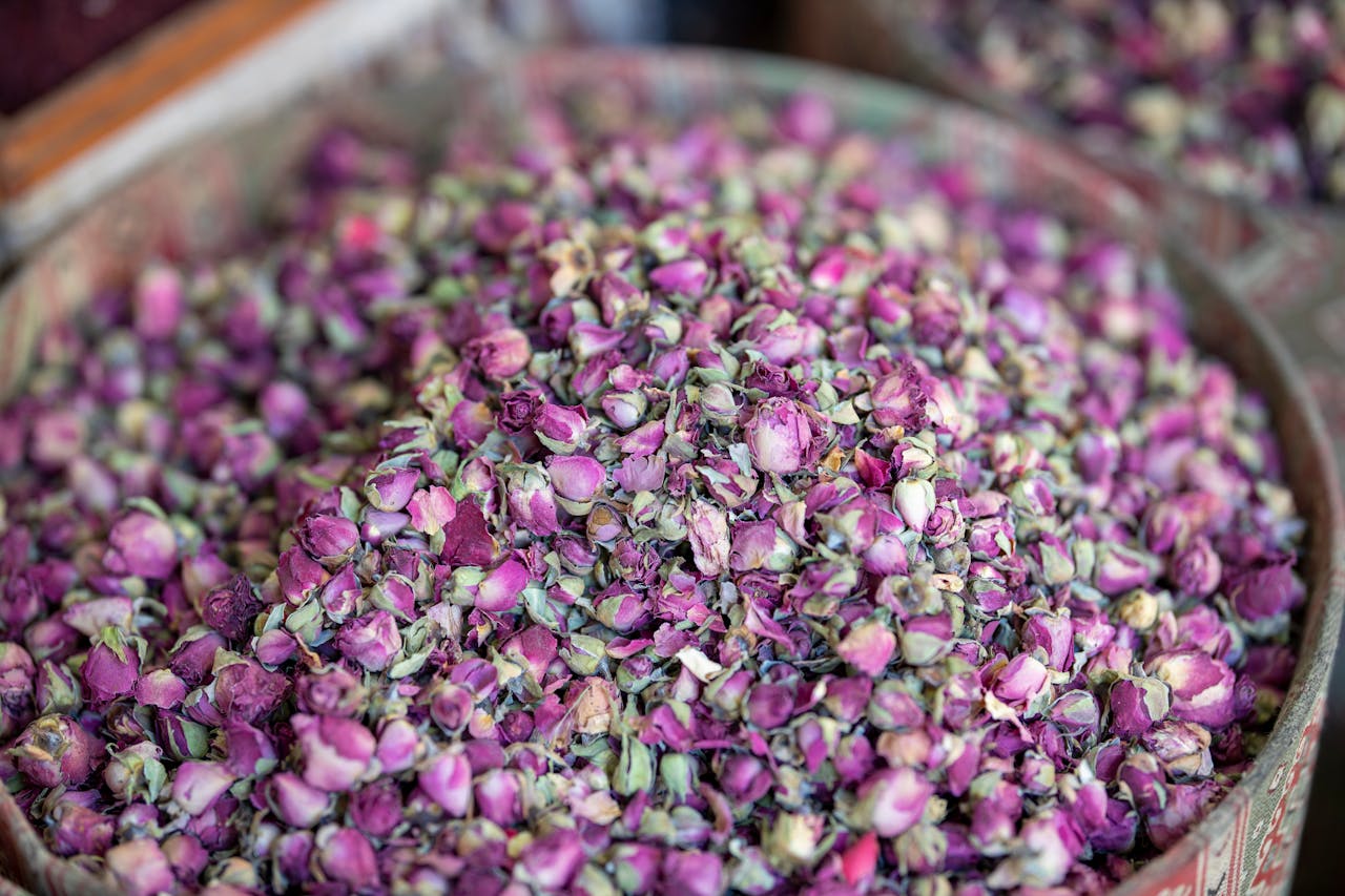 How To Make Potpourri From Your Garden’s Roses.